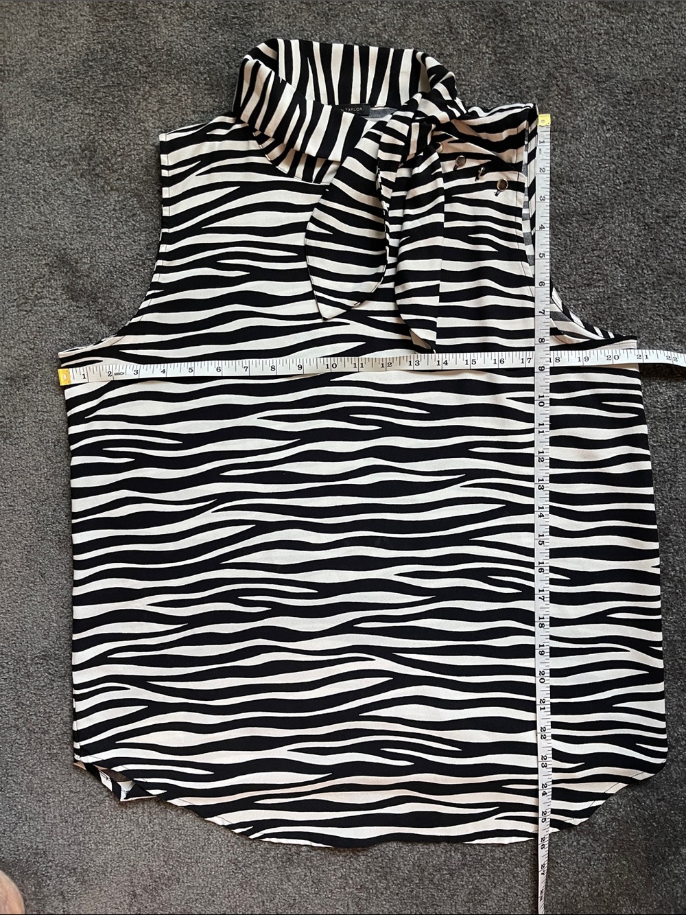 Ann Taylor zeebra print sleeveless top Large